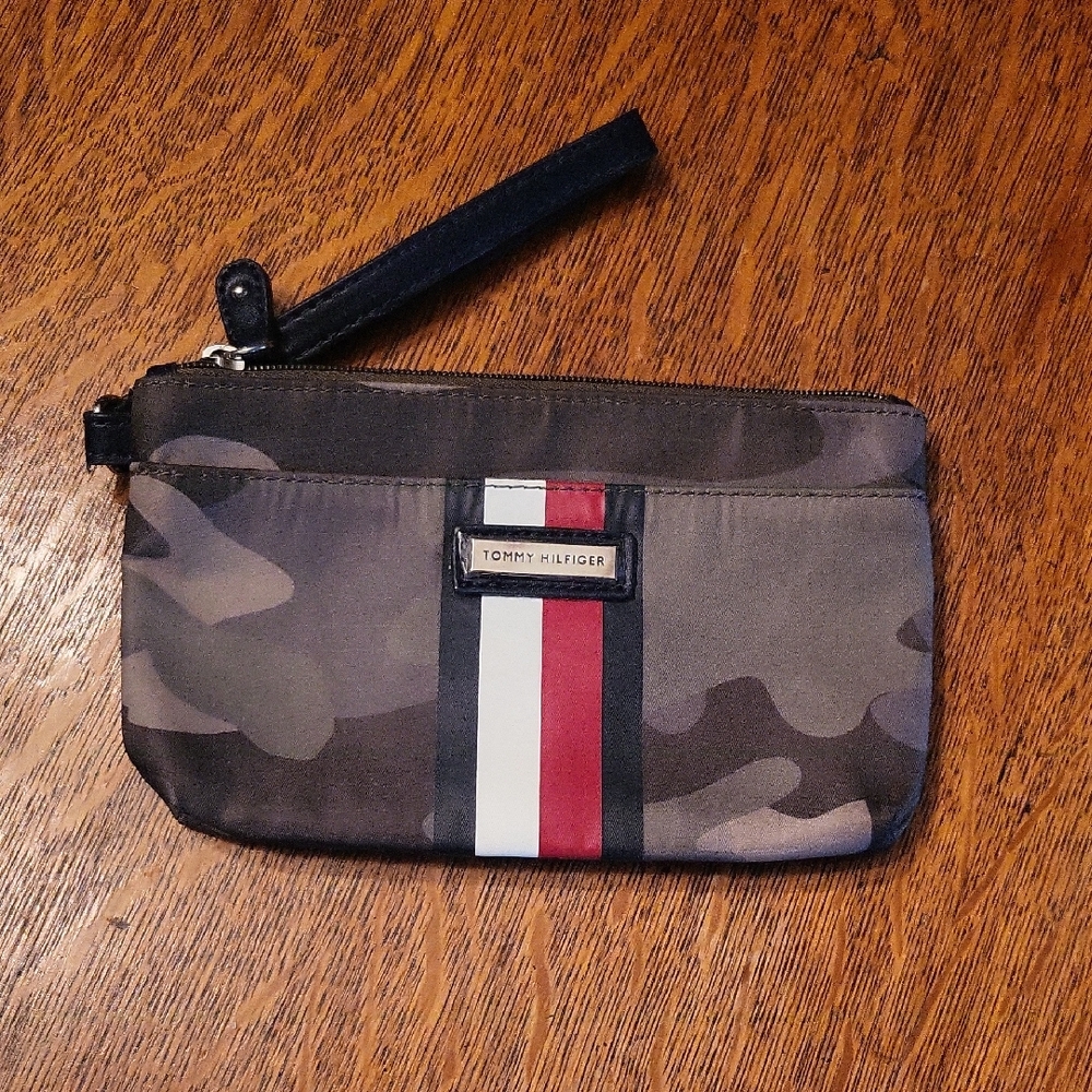Tommy Hilfiger Camo Wristlet